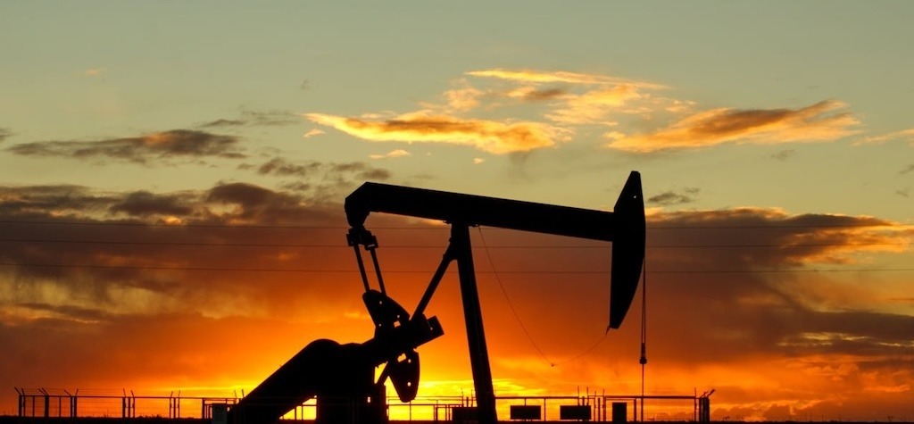 Protect Brentwood from Drilling: Close County Plan Loopholes Oil well at sunset; Image credit: Jan Zakelj on Pexels