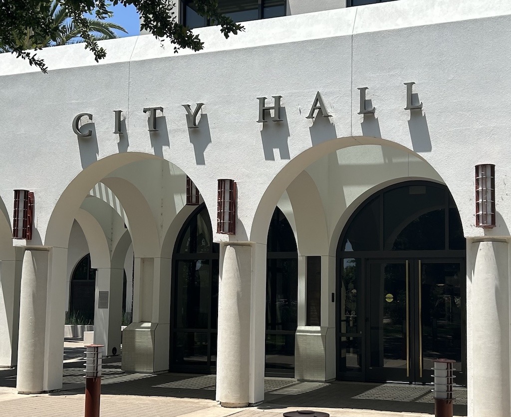 Attend a city council meeting at City Hall | Brentwood City Hall Entrance | Image credit: Anne Grenier