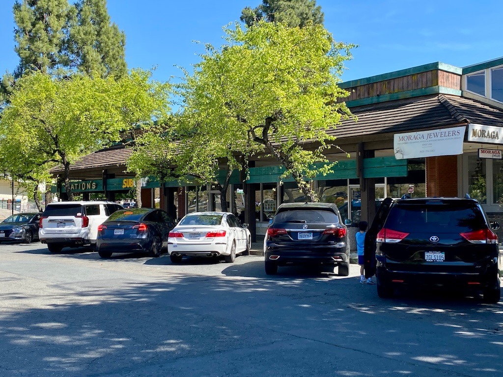 Cars lined up at a Moraga shopping center Image credit: Volunteer Staff Photo Moraga CA Climate Action & Advocacy - 350 Contra Costa Action Moraga CA Climate Action & Advocacy - 350 Contra Costa Action